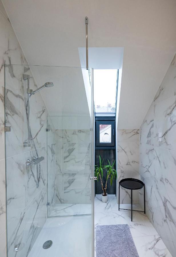Loft 1 Bd Old Town Apartment By Hostlovers Kaunas Esterno foto